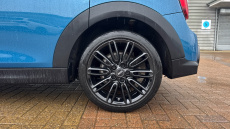 MINI Hatchback 2.0 Cooper S Exclusive 5dr Auto [Comfort/Nav Pack] Petrol Hatchback